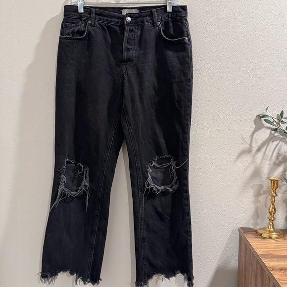 We The Free People Size 27 Black Maggie Straight Crop Distressed Raw Hem Jeans - Picture 1 of 6